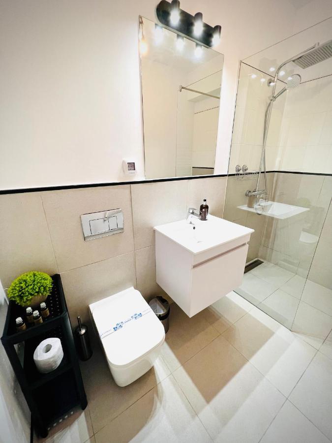 בוקרשט Exquisite - Two Bedroom Apartment מראה חיצוני תמונה